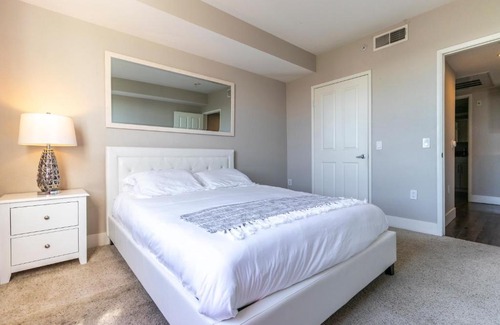 Pico Apartment | Gorgeous apartment in Santa Monica!