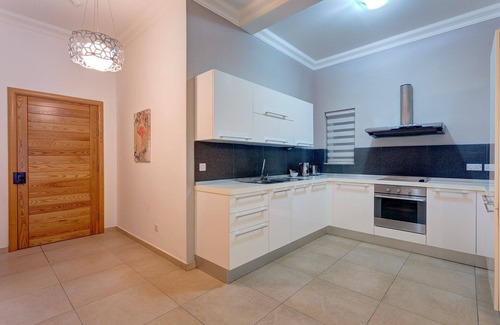 Sliema Apartment | Gorgeous Apartment with Terrace in Fort Cambridge, Pool