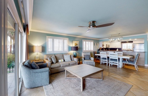 Miramar Beach Condo | Gorgeous beachfront condo with a pool & private beach access