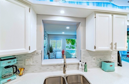 Madeira Beach House | GORGEOUS & BIG 5BR/3BA w/LARGE Heated Pool Just 5 Mins to Madeira Beach!