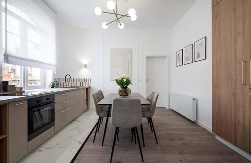 Bucharest City-Centre Apartment | Gorgeous & Bright 2BR Condos - Steps from Old Town