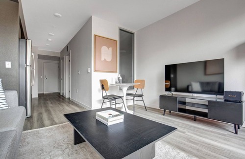 Broadway Apartment | Gorgeous Capitol Hill 1BR w/Gym & BBQ, close to SU & SCC, by Blueground