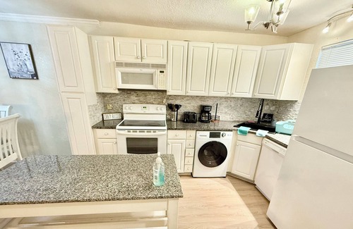 St. Nicholas Condo | Gorgeous Condo! Very peaceful and Safe!