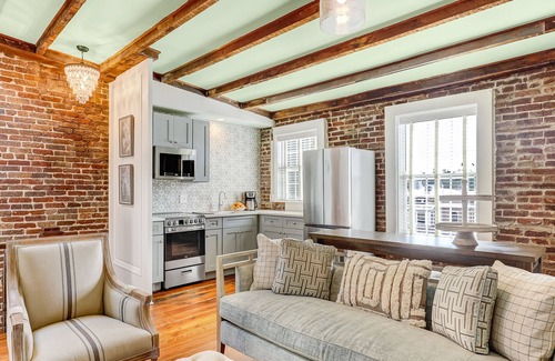 Historic Downtown Savannah Apartment | Gorgeous Designer Apartment, Heated Pool Access