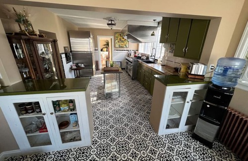 Perryville Apartment | Gorgeous, downtown house!