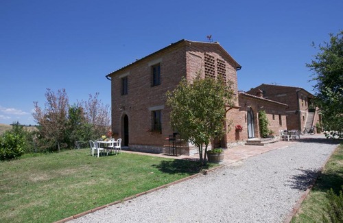 Torre A Castello House | Gorgeous Farmhouse with Pool in Castelnuovo Berardenga