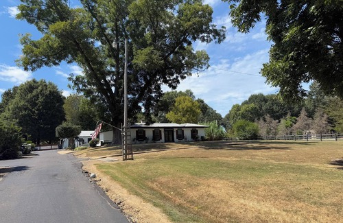 Lakeland House | Gorgeous fully-furnished home in serene farmlike setting