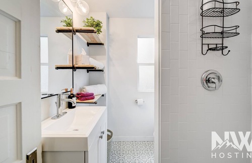 Coeur d'Alene House | Gorgeous + Fun | Pet Friendly | Sleeps 8