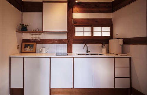 Seochon House | Gorgeous Hanok near GyeongbokgungPalacenAirportbus/Gyeongbokgung Stn, 8min walk