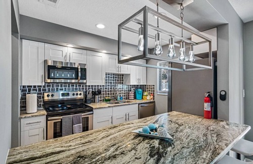 Pinellas Park House | Gorgeous Heated Pool House Near Gulf Beaches!