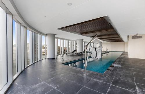 Moonee Ponds Apartment | Gorgeous High-Rise Unit with Sky Bar Pool and Gym