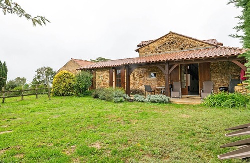 Loubejac House | Gorgeous Holiday Home in Loubejac with Garden