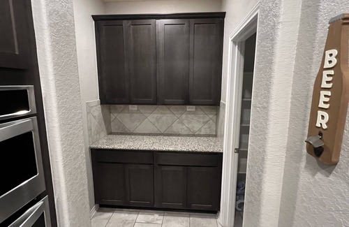 San Antonio House | Gorgeous Home centrally located and by Sea world , Six Flags and Downtown.