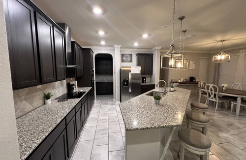 San Antonio House | Gorgeous Home centrally located and by Sea world , Six Flags and Downtown.