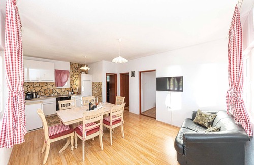 Kastel Kambelovac House | Gorgeous home in Kastel Kambelovac