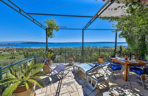 Kastel Kambelovac House | Gorgeous home in Kastel Kambelovac