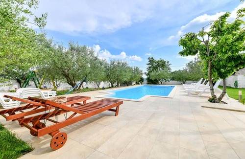Sveti Filip i Jakov House | Gorgeous home in Sv. Filip i Jakov