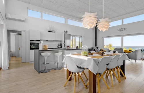 Hoeve Strand House | Gorgeous home in Asnæs with sauna
