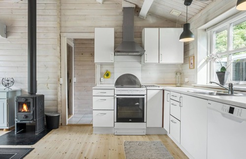 Hoeve Strand House | Gorgeous home in Asnæs with kitchen