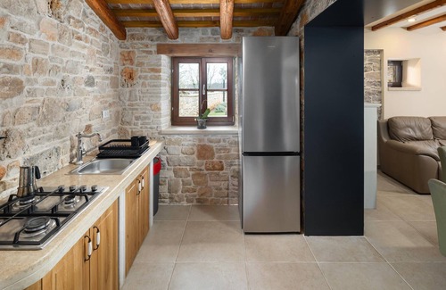 Bale House | Gorgeous home in Bale with WiFi