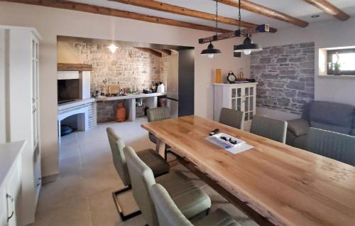 Bale House | Gorgeous Home In Bale With Wifi
