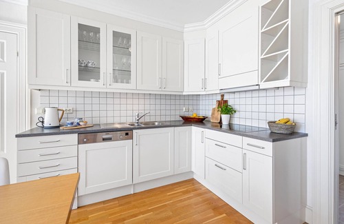 Gjeving House | Gorgeous home in Gjeving with WiFi
