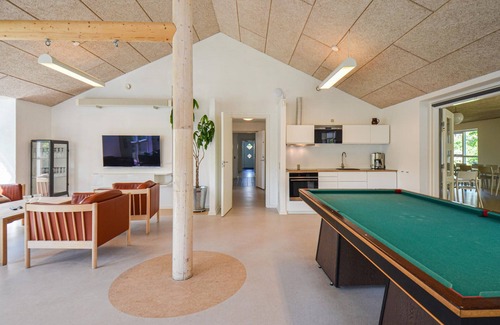Bønnerup Strand House | Gorgeous home in Glesborg with WiFi