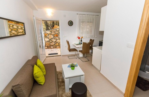 Cove Parja House | Gorgeous home in Knin with kitchen