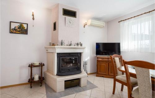 Veliko Brdo House | Gorgeous Home In Makarska With Kitchen