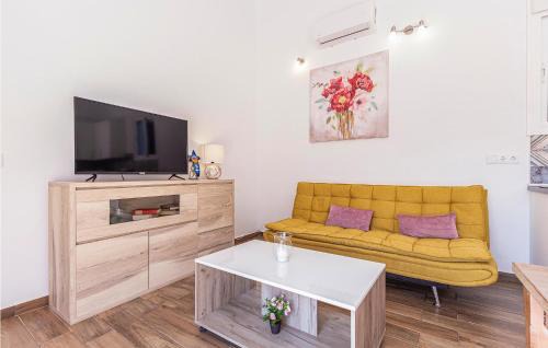 Mezquitilla House | Gorgeous Home In Mezquitilla With Wifi