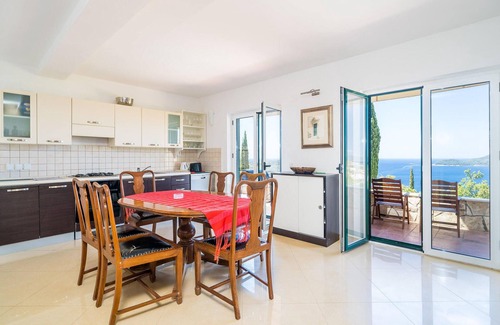 Orasac House | Gorgeous home in Orasac with kitchen