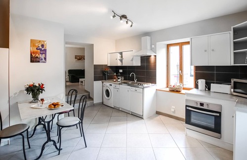 Privas House | Gorgeous home in Privas with sauna