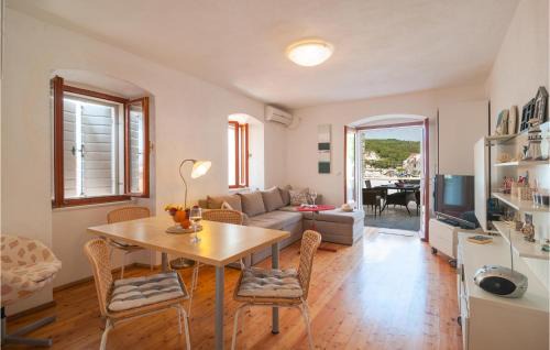 Pucisca House | Gorgeous Home In Pucisca With Wifi