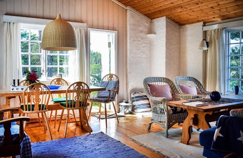 Vinnes House | Gorgeous Home In Reksteren With Kitchen