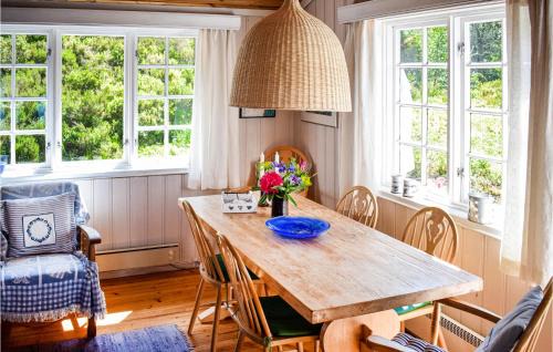 Vinnes House | Gorgeous Home In Reksteren With Kitchen