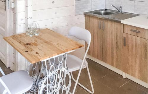 Ryn House | Gorgeous Home In Rybical With Kitchen