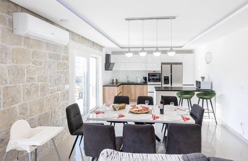 Srinjine House | Gorgeous home in Srinjine