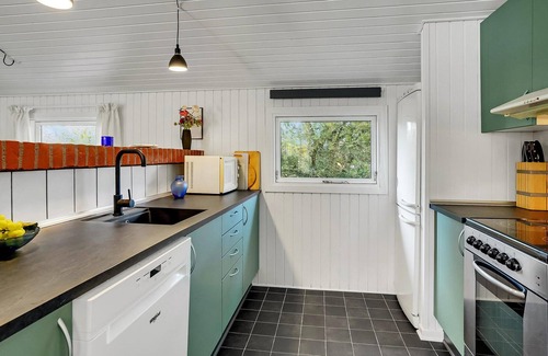 Arrild Ferieby House | Gorgeous home in Toftlund with kitchen