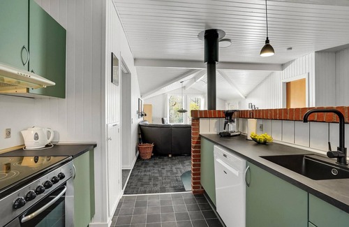 Arrild Ferieby House | Gorgeous home in Toftlund with kitchen