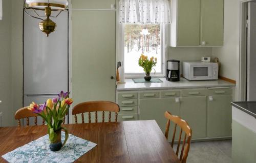 Vimmerby House | Gorgeous Home In Vimmerby With Kitchen