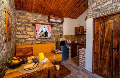 Benkovac House | Gorgeous home in Zelengrad with kitchen