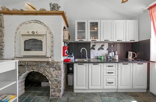 Zirje House | Gorgeous home in Zirje with WiFi