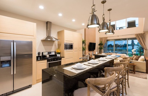 Florida Central Atlantic Coast House | Gorgeous Home! Near Disney w Free Parking, Free Wi-Fi Pool Family Friendly!