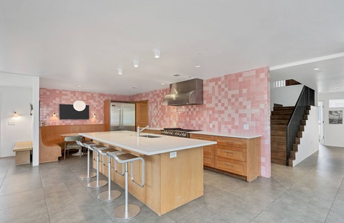 Old Enfield House | Gorgeous Home & Pool + Close to DT - Windsor Place