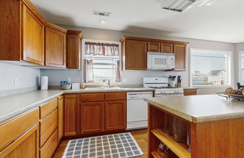 Crescent City House | Gorgeous home w/the ocean & beach just beyond your front door