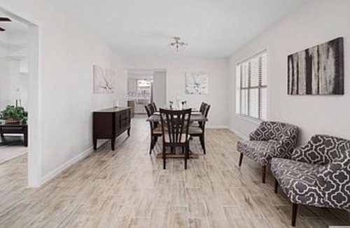 Harlingen House | Gorgeous Home With a Pool 2600sqft