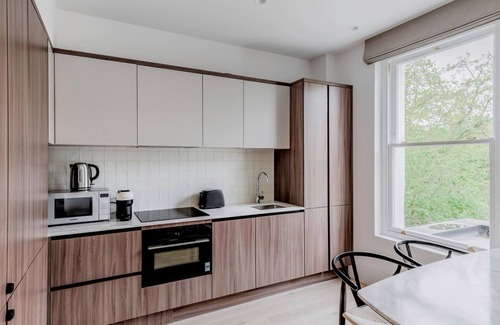 West Kensington Apartment | Gorgeous Kensington Studio, near Shops, Food & Park, by Blueground