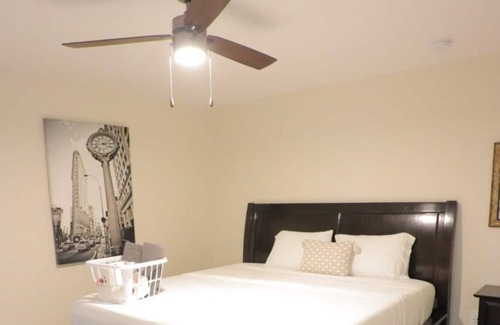 Lakeland House | Gorgeous King Master Suite with Private Lavatory