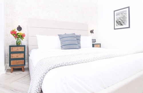 Flamingo/Lummus House | Gorgeous King Studio in South Beach!