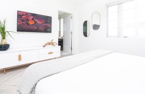 Flamingo/Lummus House | Gorgeous King Studio in South Beach!